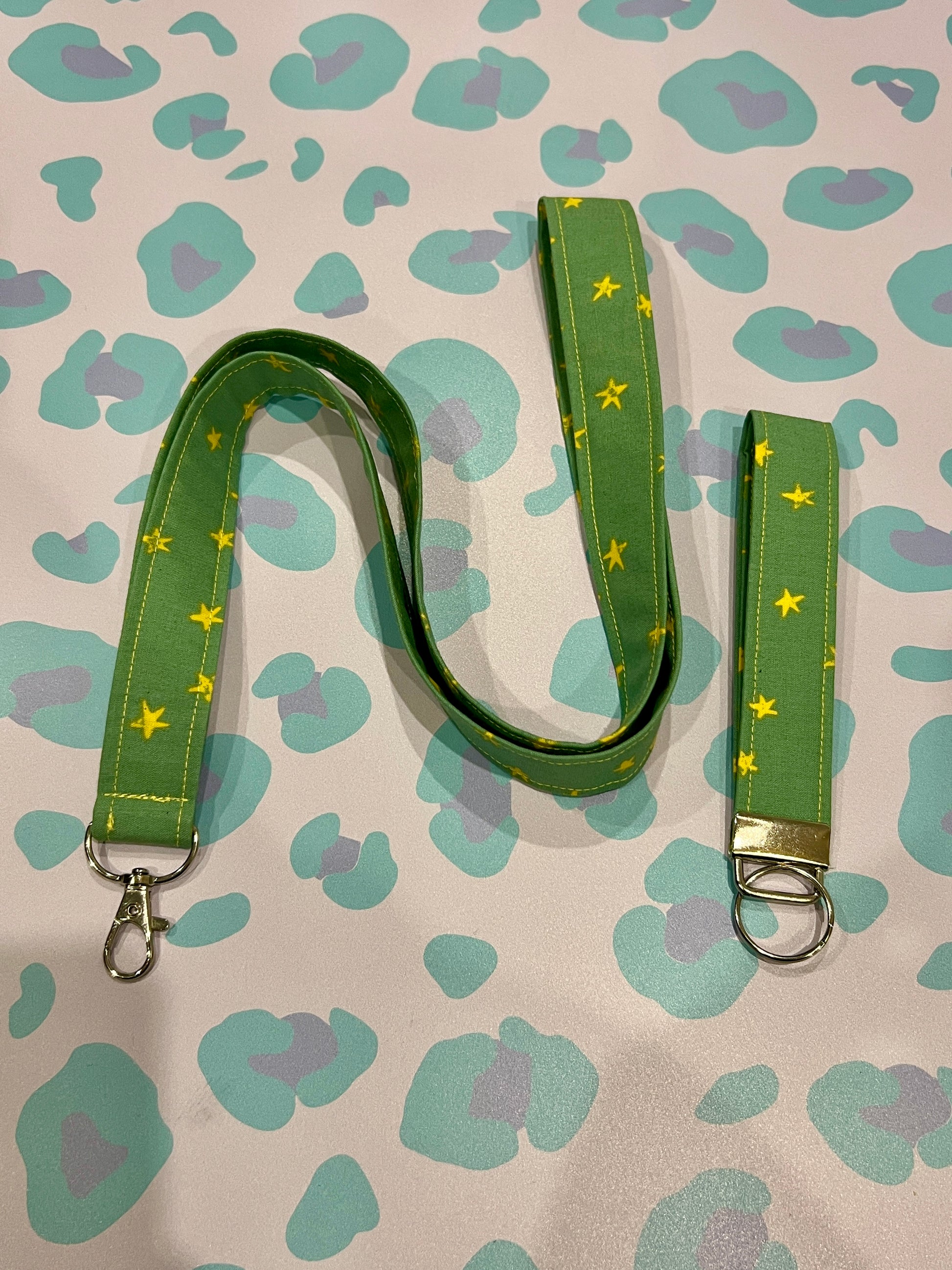 Green lanyard with star pattern on a patterned background